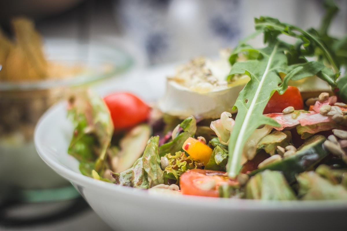 Menú saludable personalizado con alimentos frescos